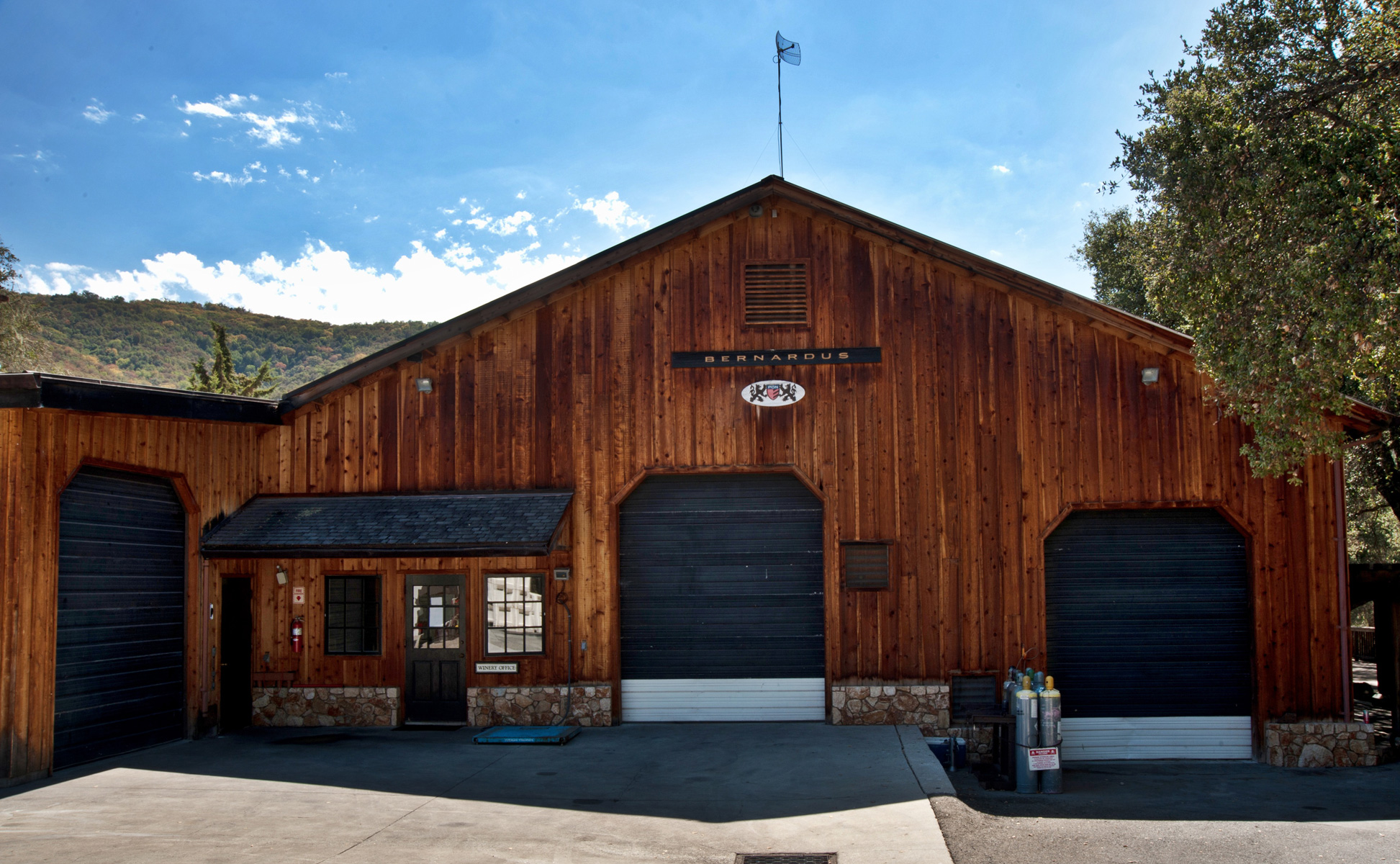 He starts his own vineyard in California, the 'Bernardus Winery'